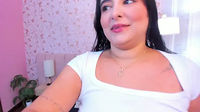 Snapshot of taylor_bennet chatting on 11.30.25 taylor bennet online show from 11.30.25