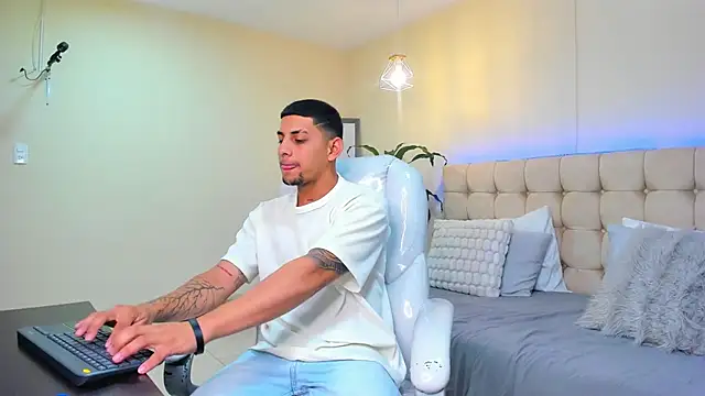 Alex cute77 online show from 02.15.25