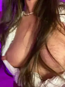 Snapshot of karrola chatting on 01.14.25 karrola online show from 01.14.25