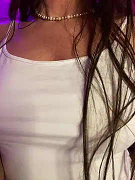 Snapshot of karrola chatting on 02.19.25 karrola online show from 02.19.25