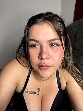 zoe adhara online show from 10.31.25