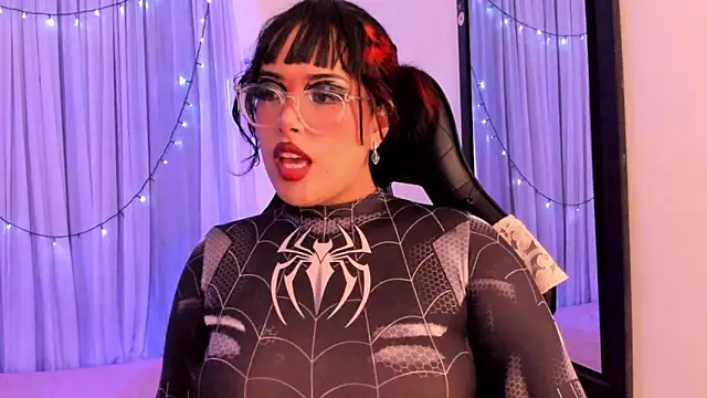 Snapshot of willow_poisson chatting on 04.19.26 willow poisson online show from 04.19.26