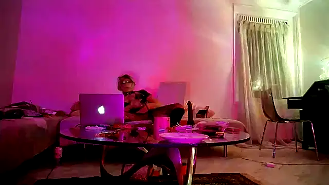 Snapshot of CharlotteVixxens chatting on 02.26.25 CharlotteVixxens online show from 02.26.25