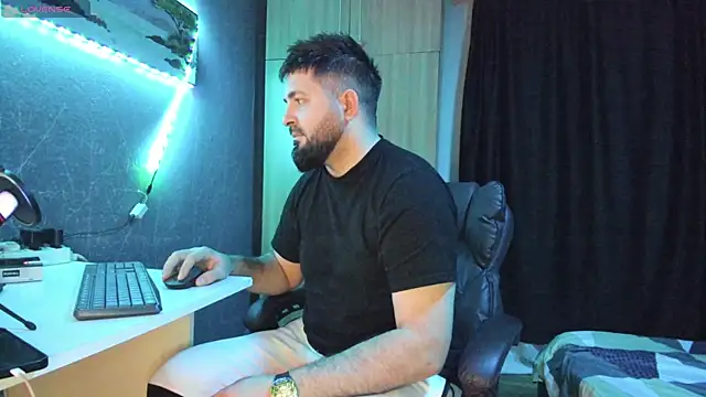 Snapshot of Eduu2322 chatting on 02.18.25 Eduu2322 online show from 02.18.25