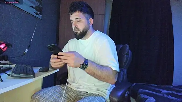 Snapshot of Eduu2322 chatting on 03.18.25 Eduu2322 online show from 03.18.25