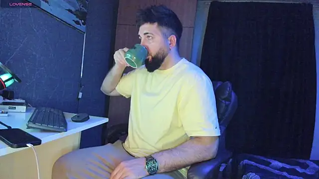 Snapshot of Eduu2322 chatting on 03.19.25 Eduu2322 online show from 03.19.25