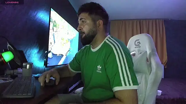 Snapshot of Eduu2322 chatting on 10.28.25 Eduu2322 online show from 10.28.25