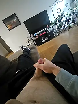 Snapshot of Cemg chatting on 12.22.24 Cemg online show from 12.22.24