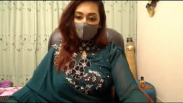 Snapshot of OH-Monica chatting on 10.31.25 OH-Monica online show from 10.31.25