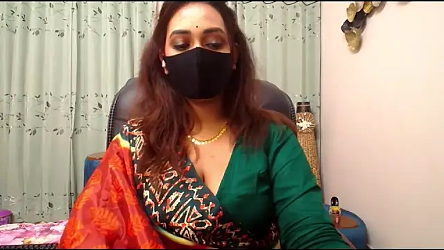 Snapshot of OH-Monica chatting on 11.02.25 OH-Monica online show from 11.02.25