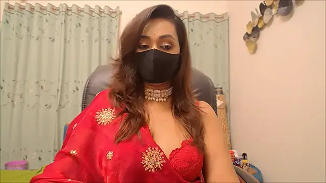 Snapshot of OH-Monica chatting on 11.28.25 OH-Monica online show from 11.28.25