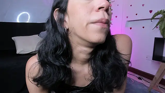 Snapshot of AdammClark1 chatting on 02.25.25 AdammClark1 online show from 02.25.25