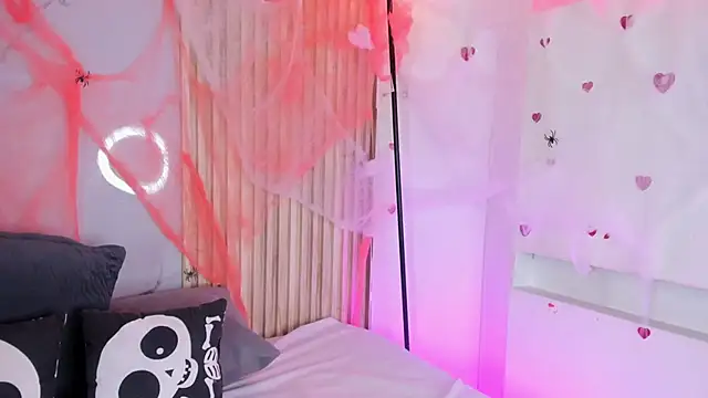 Snapshot of AdammClark1 chatting on 11.01.25 AdammClark1 online show from 11.01.25