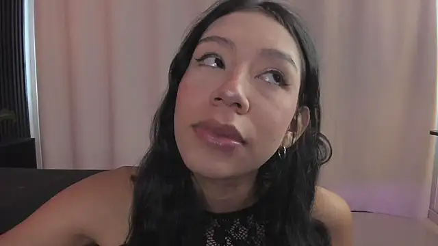 Snapshot of AdammClark1 chatting on 11.18.25 AdammClark1 online show from 11.18.25