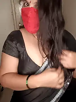 Snapshot of Love-priya chatting on 12.28.24 Love-priya online show from 12.28.24