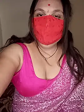 Snapshot of Love-priya chatting on 01.04.25 Love-priya online show from 01.04.25