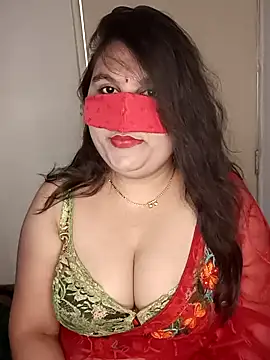 Snapshot of Love-priya chatting on 01.10.25 Love-priya online show from 01.10.25