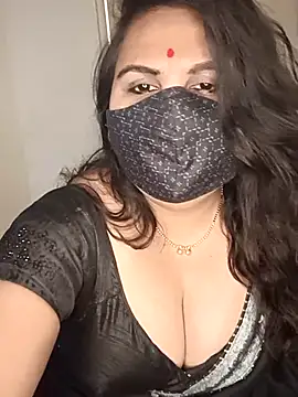 Snapshot of Love-priya chatting on 02.19.25 Love-priya online show from 02.19.25