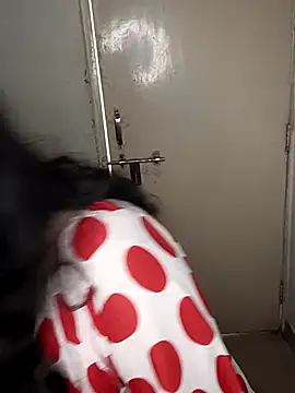 Snapshot of Love-priya chatting on 02.20.25 Love-priya online show from 02.20.25