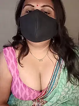 Snapshot of Love-priya chatting on 03.04.25 Love-priya online show from 03.04.25