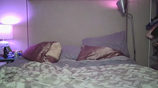 Tipsy Toes Daisy online show from 02.17.25