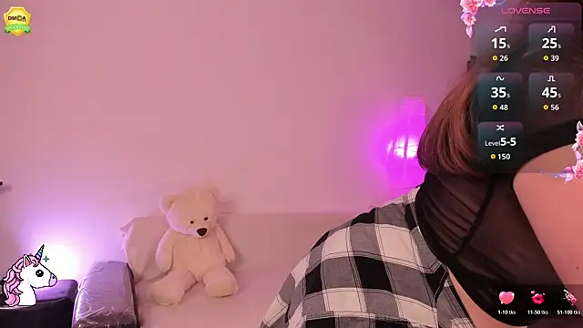 EvaUniporn online show from 11.29.25