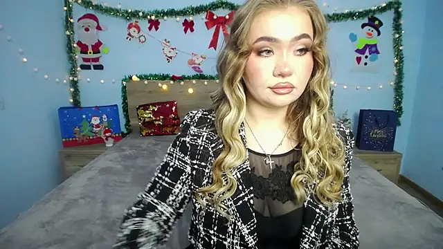 Snapshot of StacyYellig chatting on 12.30.24 StacyYellig online show from 12.30.24