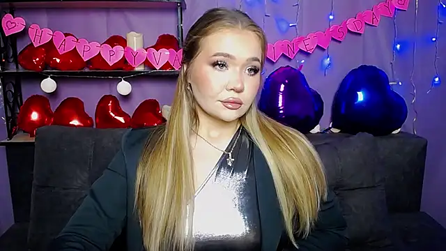 Snapshot of StacyYellig chatting on 02.02.25 StacyYellig online show from 02.02.25