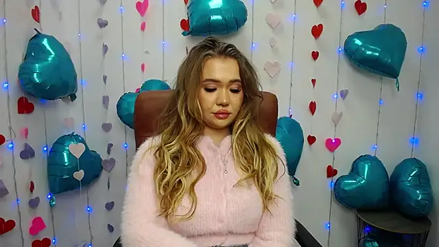 Snapshot of StacyYellig chatting on 02.16.25 StacyYellig online show from 02.16.25