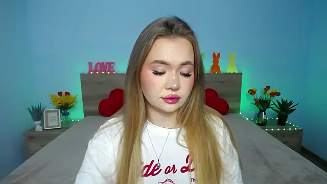 Snapshot of StacyYellig chatting on 03.10.25 StacyYellig online show from 03.10.25