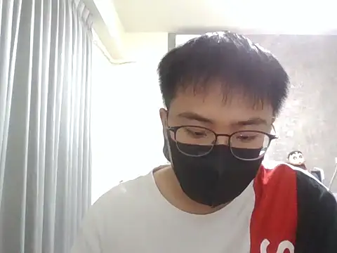 Snapshot of We1116 chatting on 11.10.25 We1116 online show from 11.10.25