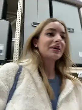 Snapshot of EvieEvans chatting on 02.20.25 EvieEvans online show from 02.20.25