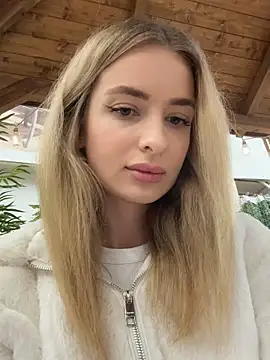 Snapshot of EvieEvans chatting on 03.05.25 EvieEvans online show from 03.05.25