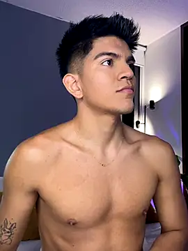 santiago 01 online show from 12.21.25