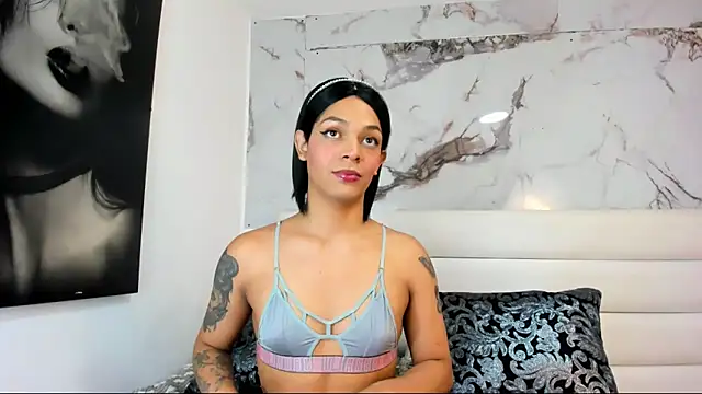 Snapshot of emily_lady20 chatting on 06.15.26 emily lady20 online show from 06.15.26