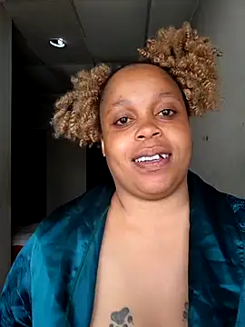 THESHORTQUEEN online show from 11.04.25