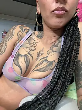 Snapshot of Nadiasexy chatting on 03.22.25 Nadiasexy online show from 03.22.25