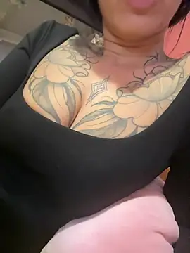 Snapshot of Nadiasexy chatting on 02.25.26 Nadiasexy online show from 02.25.26