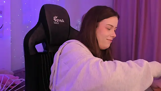 CoralineKeyns online show from 02.04.25