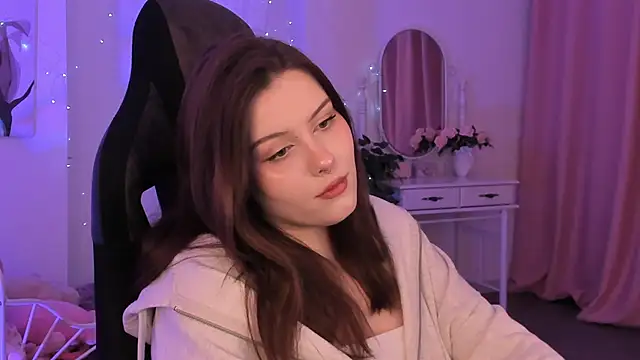 CoralineKeyns online show from 02.04.25