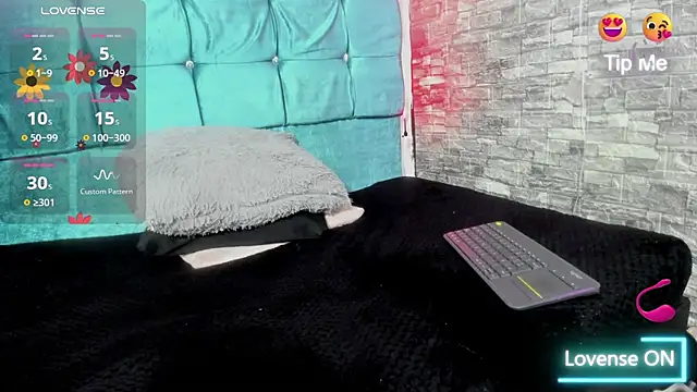 Cloee66 online show from 10.14.25