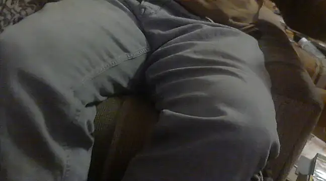 Snapshot of T-onyi chatting on 02.21.25 T-onyi online show from 02.21.25