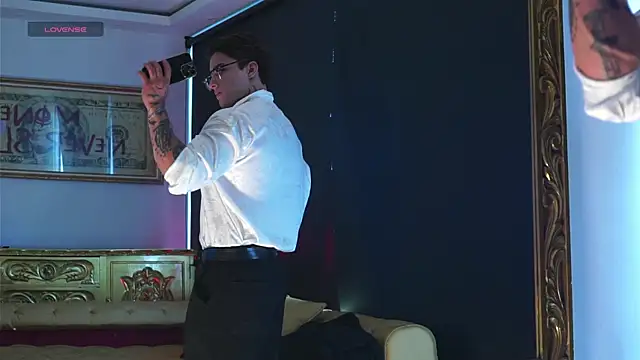 Snapshot of dantecoppolaa_ chatting on 11.02.25 dantecoppolaa online show from 11.02.25