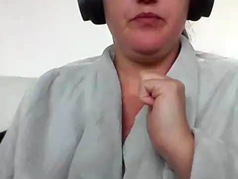 Snapshot of DragoneSFR chatting on 02.02.25 DragoneSFR online show from 02.02.25