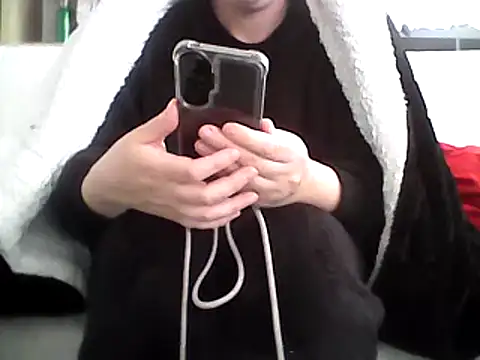 Snapshot of DragoneSFR chatting on 03.01.25 DragoneSFR online show from 03.01.25