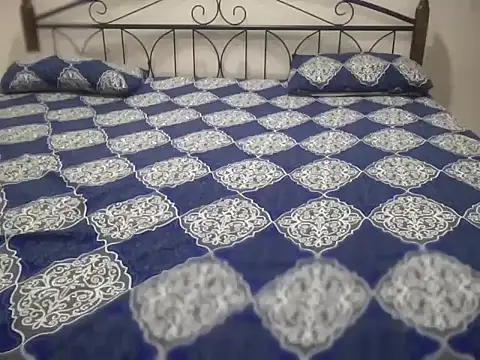 sofiaanwar22 online show from 10.29.25