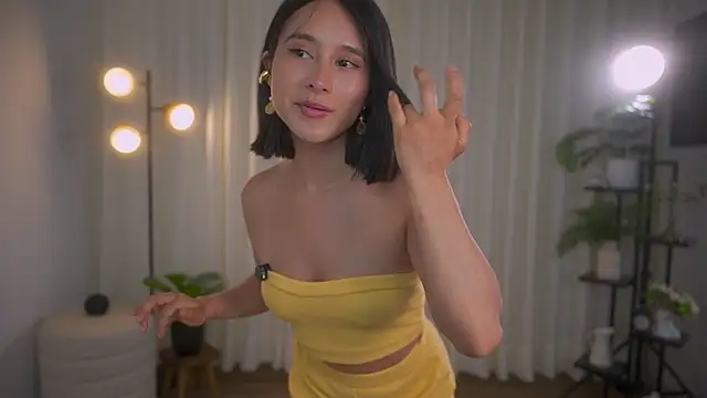 Snapshot of Miss_beee chatting on 01.07.25 Miss beee online show from 01.07.25