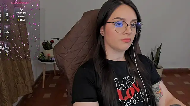 anaveleeez online show from 12.19.24