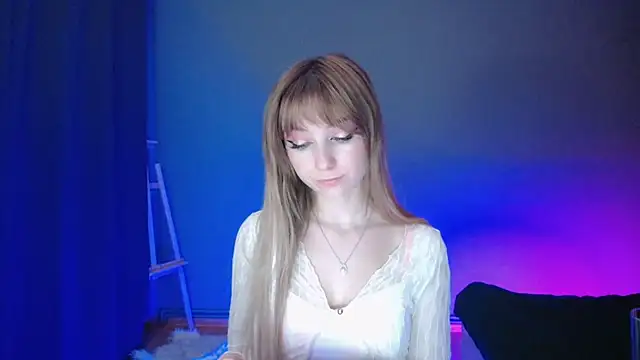 LuciaYoung online show from 03.11.25