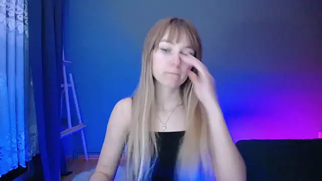 LuciaYoung online show from 03.17.25